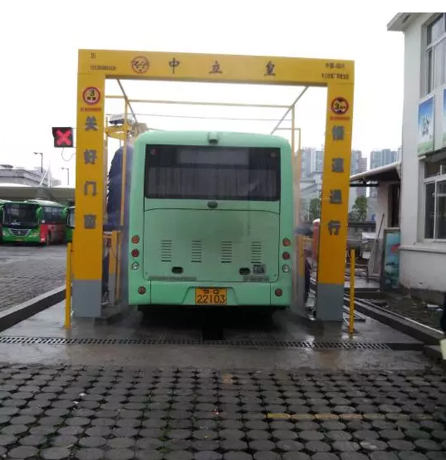 Limin bus automatic car washer in Lichuan has been put into use formally